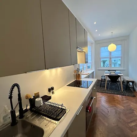 Perfect For Mid-length Work Trip Apartment